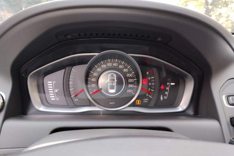 Used Volvo XC60 2017 T5 Smart Upgrade Edition Instrument Cluster