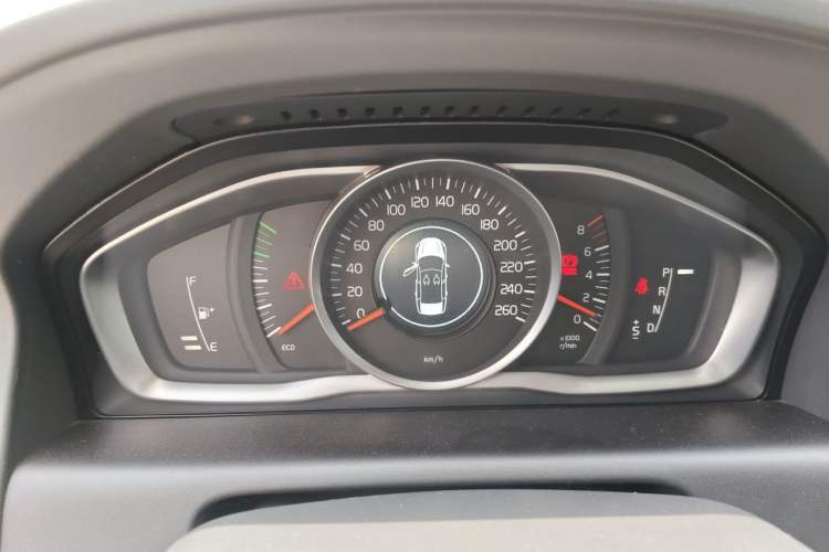 Used Volvo XC60 2017 T5 Smart Upgrade Edition Instrument Cluster