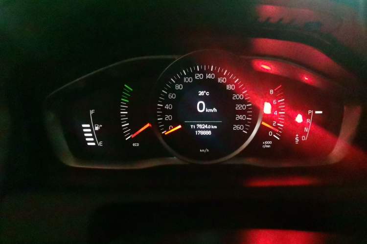 Used Volvo XC60 2017 T5 Smart Upgrade Edition Instrument Cluster