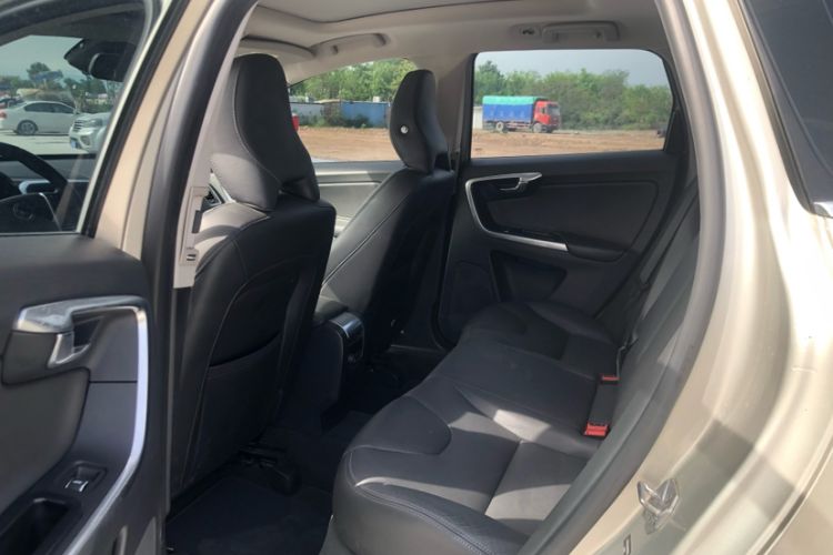 Used Volvo XC60 2017 T5 AWD Smart Upgrade Edition Interior 2