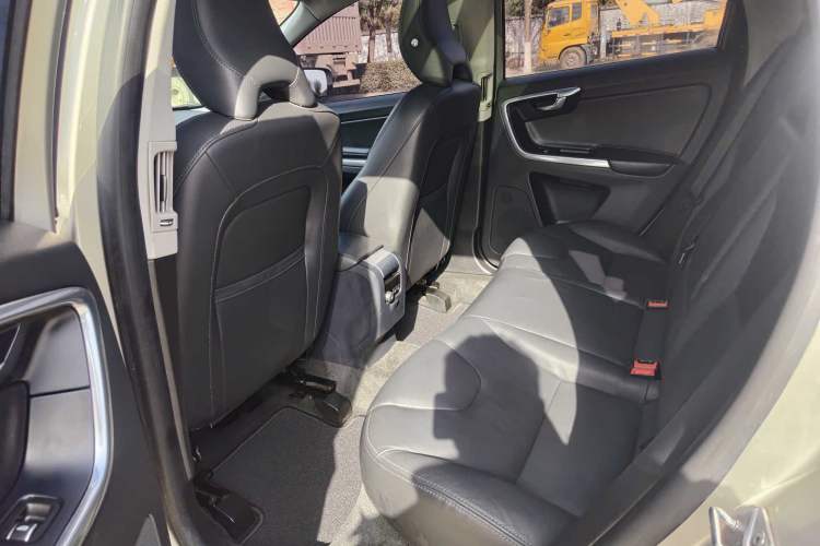 Used Volvo XC60 2017 T5 Smart Upgrade Edition Interior 2