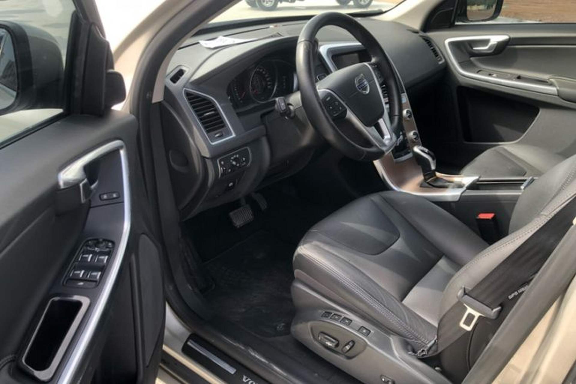 Used Volvo XC60 2017 T5 AWD Smart Upgrade Edition Interior 3