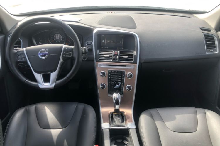 Used Volvo XC60 2017 T5 AWD Smart Upgrade Edition Interior 4