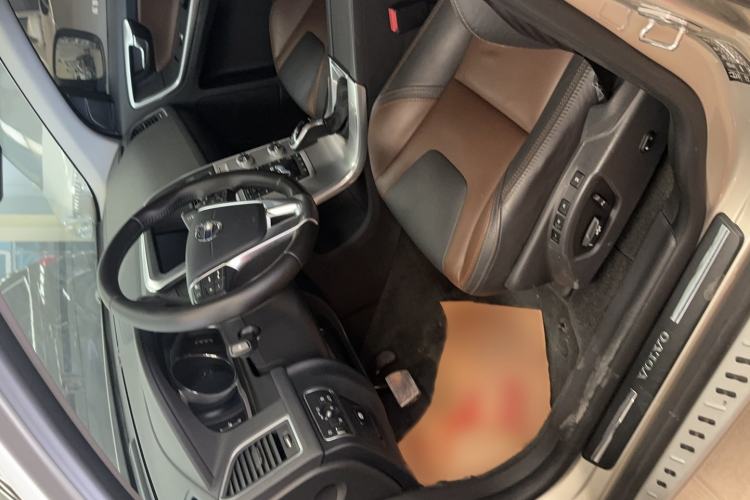 Used Volvo XC60 2017 T5 AWD Smart Upgrade Edition Interior 4