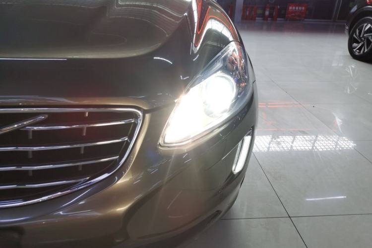 Used Volvo XC60 2017 T5 Smart Upgrade Edition Left Front Headlight