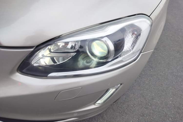 Used Volvo XC60 2017 T5 AWD Smart Upgrade Edition Left Front Headlight