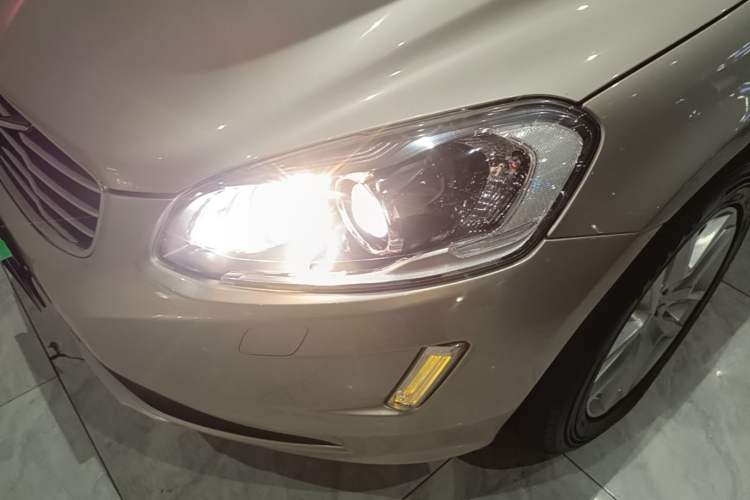 Used Volvo XC60 2017 T5 Smart Upgrade Edition Left Front Headlight