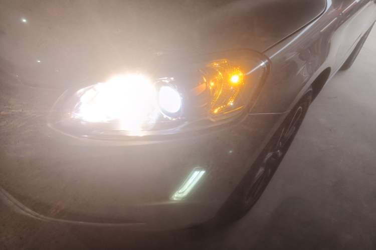 Used Volvo XC60 2017 T5 AWD Smart Upgrade Edition Left Front Headlight