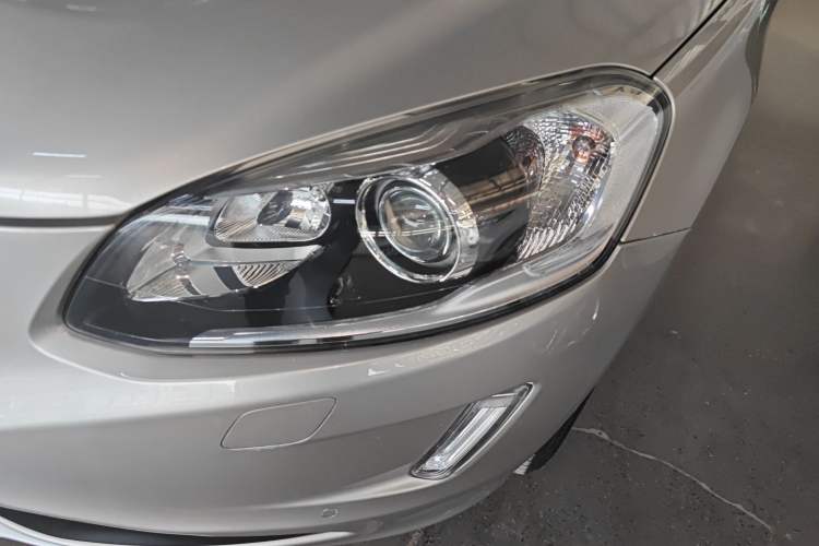 Used Volvo XC60 2017 T5 Smart Upgrade Edition Left Front Headlight