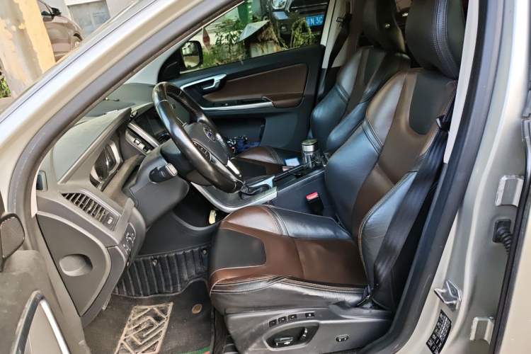 Used Volvo XC60 2017 T5 AWD Smart Upgrade Edition Left Front Seat