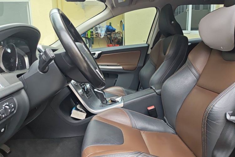 Used Volvo XC60 2017 T5 AWD Smart Upgrade Edition Left Front Seat