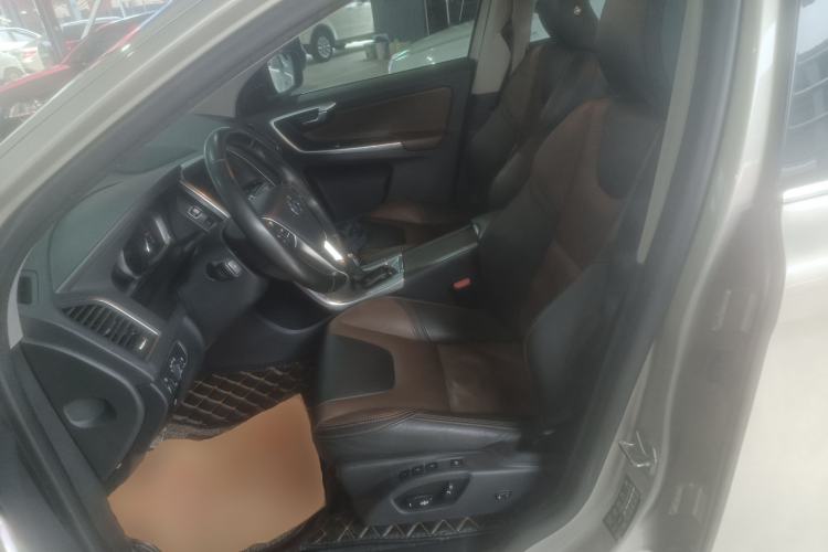 Used Volvo XC60 2017 T5 AWD Smart Upgrade Edition Left Front Seat
