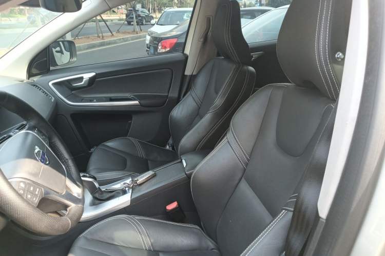 Used Volvo XC60 2017 T5 AWD Smart Upgrade Edition Left Front Seat