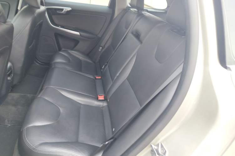 Used Volvo XC60 2017 T5 AWD Smart Upgrade Edition Left Rear Seat