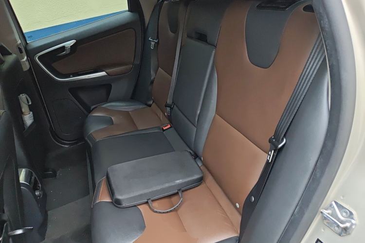 Used Volvo XC60 2017 T5 AWD Smart Upgrade Edition Left Rear Seat