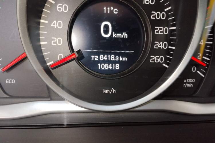 Used Volvo XC60 2017 T5 Smart Upgrade Edition Odometer Close Up