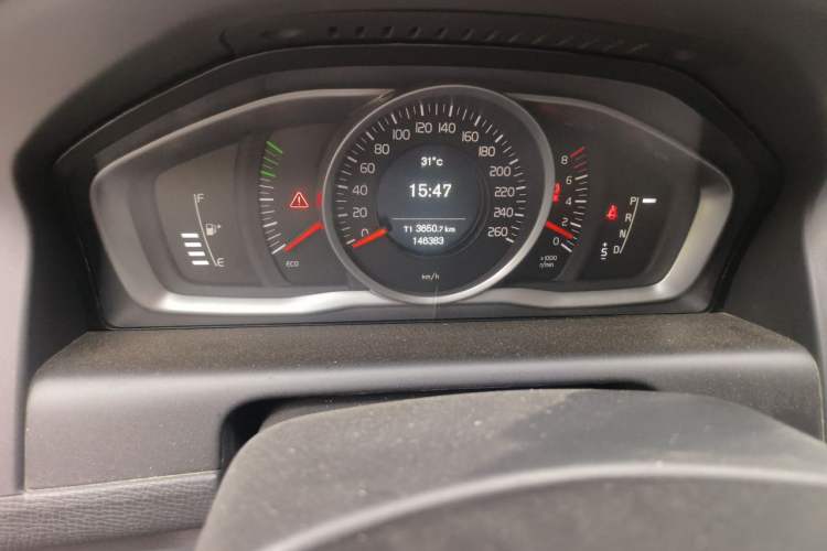Used Volvo XC60 2017 T5 Smart Upgrade Edition Odometer Close Up