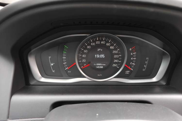 Used Volvo XC60 2017 T5 AWD Smart Upgrade Edition Odometer Close Up