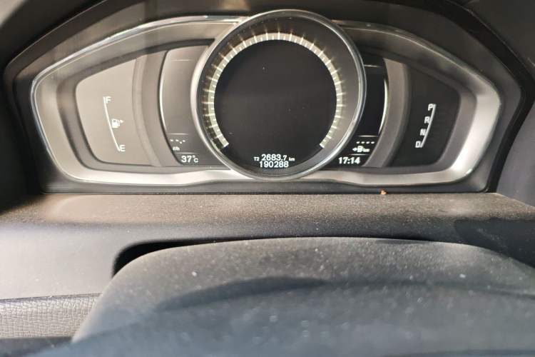 Used Volvo XC60 2017 T5 AWD Smart Upgrade Edition Odometer Close Up