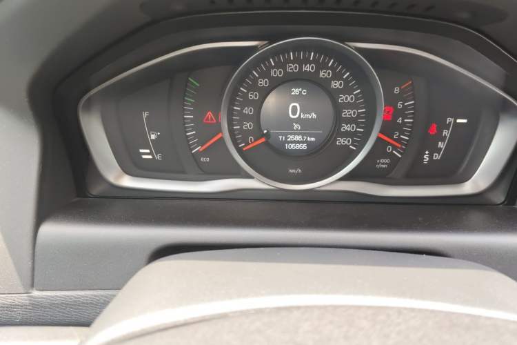 Used Volvo XC60 2017 T5 Smart Upgrade Edition Odometer Close Up