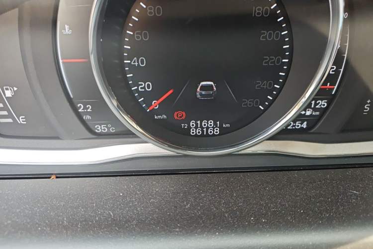 Used Volvo XC60 2017 T5 AWD Smart Upgrade Edition Odometer Close Up