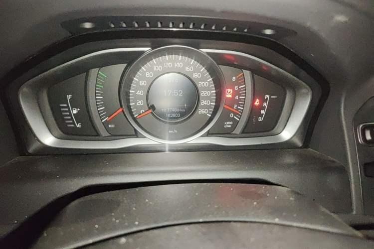 Used Volvo XC60 2017 T5 Smart Upgrade Edition Odometer Close Up