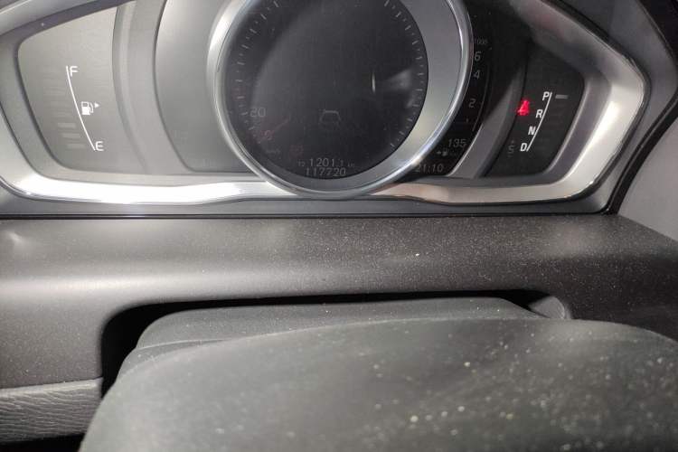 Used Volvo XC60 2017 T5 AWD Smart Drive Edition Odometer Close Up