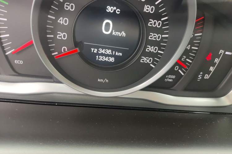 Used Volvo XC60 2017 T5 Smart Upgrade Edition Odometer Close Up