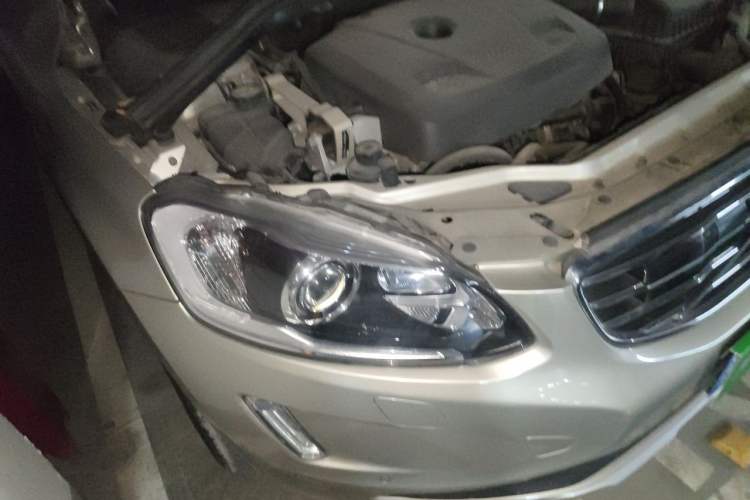 Used Volvo XC60 2017 T5 AWD Smart Upgrade Edition Right Front Headlight