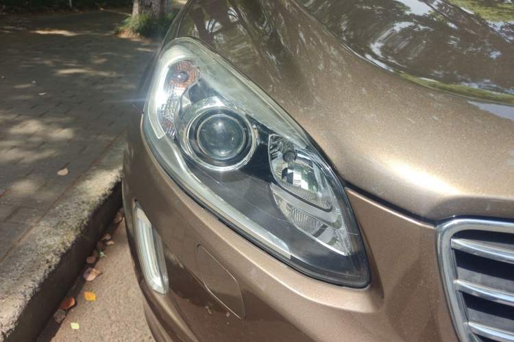 Used Volvo XC60 2017 T5 AWD Smart Upgrade Edition Right Front Headlight