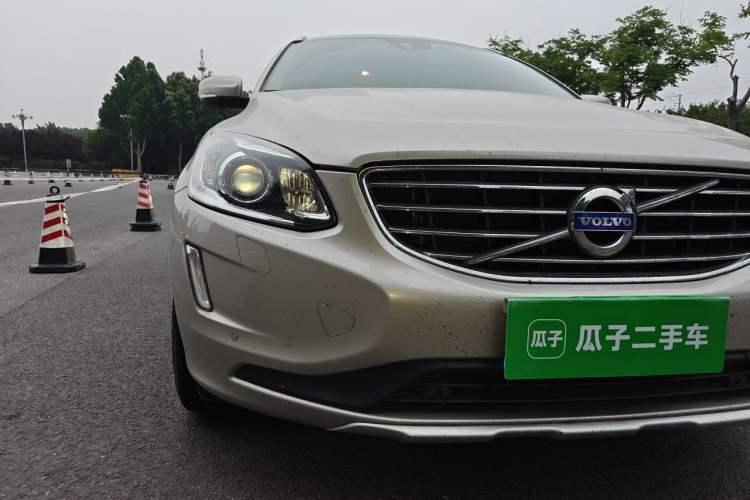 Used Volvo XC60 2017 T5 AWD Smart Upgrade Edition Right Front Headlight