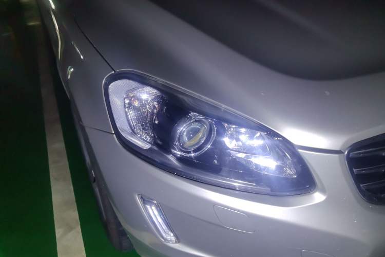 Used Volvo XC60 2017 T5 Smart Upgrade Edition Right Front Headlight