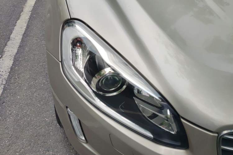Used Volvo XC60 2017 T5 Smart Upgrade Edition Right Front Headlight