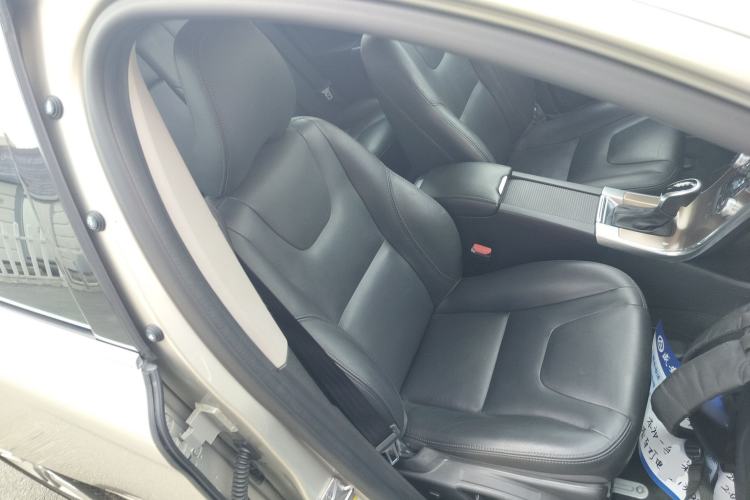 Used Volvo XC60 2017 T5 AWD Smart Upgrade Edition Right Front Seat