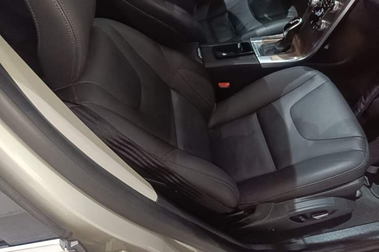 Used Volvo XC60 2017 T5 Smart Upgrade Edition Right Front Seat