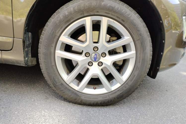 Used Volvo XC60 2017 T5 Smart Upgrade Edition Right Front Wheel Hub