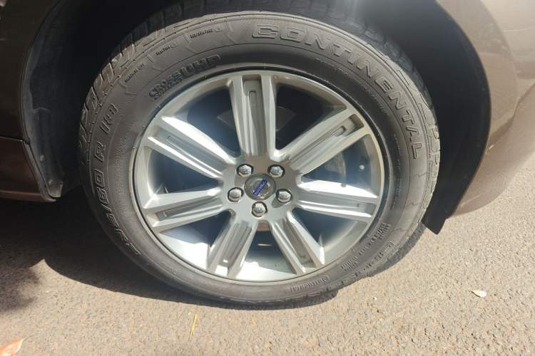 Used Volvo XC60 2017 T5 AWD Smart Upgrade Edition Right Front Wheel Hub