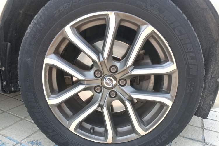 Used Volvo XC60 2017 T5 AWD Smart Upgrade Edition Right Front Wheel Hub