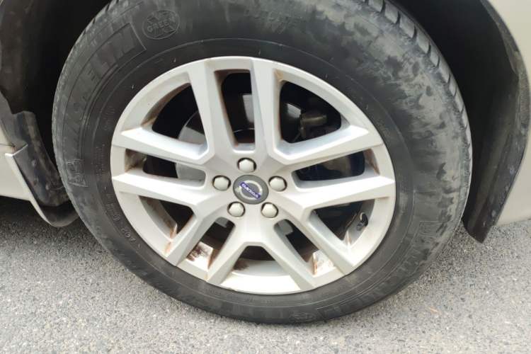 Used Volvo XC60 2017 T5 Smart Upgrade Edition Right Front Wheel Hub
