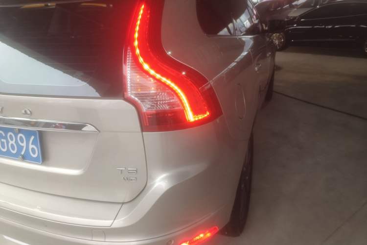 Used Volvo XC60 2017 T5 AWD Smart Upgrade Edition Right Rear Taillight