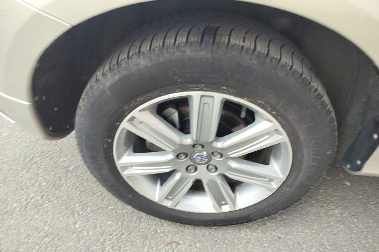Used Volvo XC60 2017 T5 AWD Smart Upgrade Edition Right Rear Wheel Hub