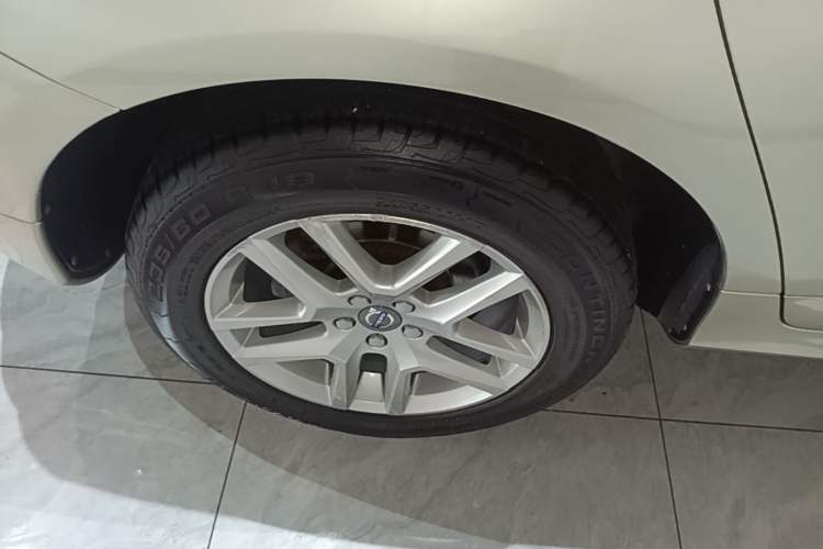 Used Volvo XC60 2017 T5 Smart Upgrade Edition Right Rear Wheel Hub