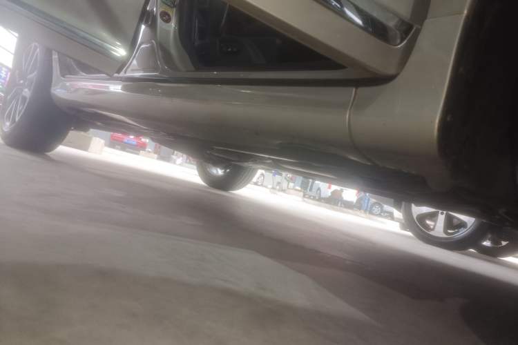 Used Volvo XC60 2017 T5 AWD Smart Upgrade Edition Right Side Sill