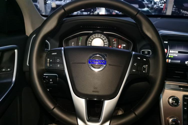Used Volvo XC60 2017 T5 Smart Upgrade Edition Steering Wheel