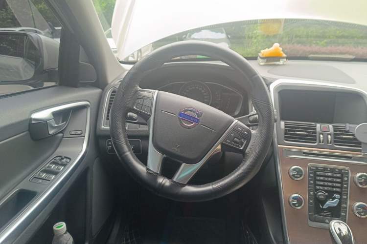 Used Volvo XC60 2017 T5 Smart Upgrade Edition Steering Wheel