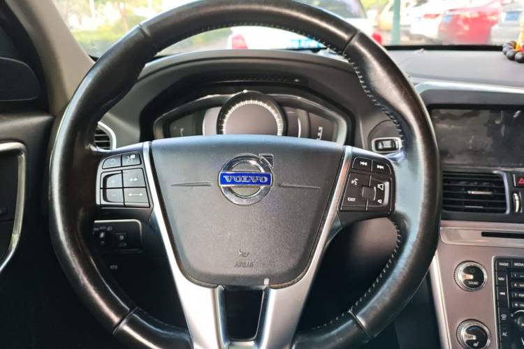 Used Volvo XC60 2017 T5 AWD Smart Upgrade Edition Steering Wheel