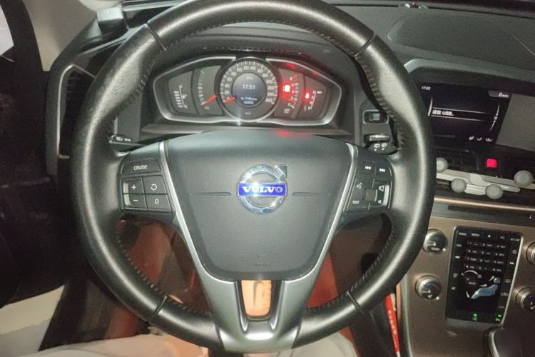 Used Volvo XC60 2017 T5 Smart Upgrade Edition Steering Wheel