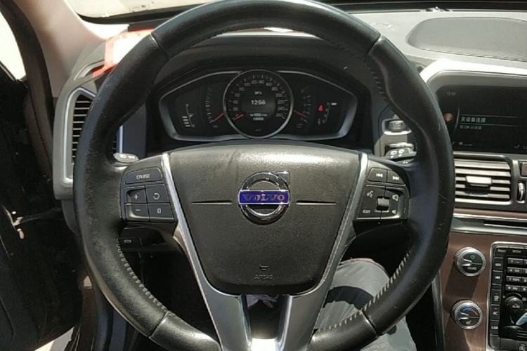 Used Volvo XC60 2017 T5 Smart Upgrade Edition Steering Wheel