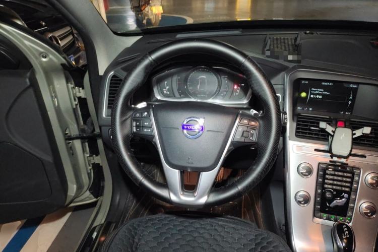 Used Volvo XC60 2017 T5 AWD Smart Drive Edition Steering Wheel