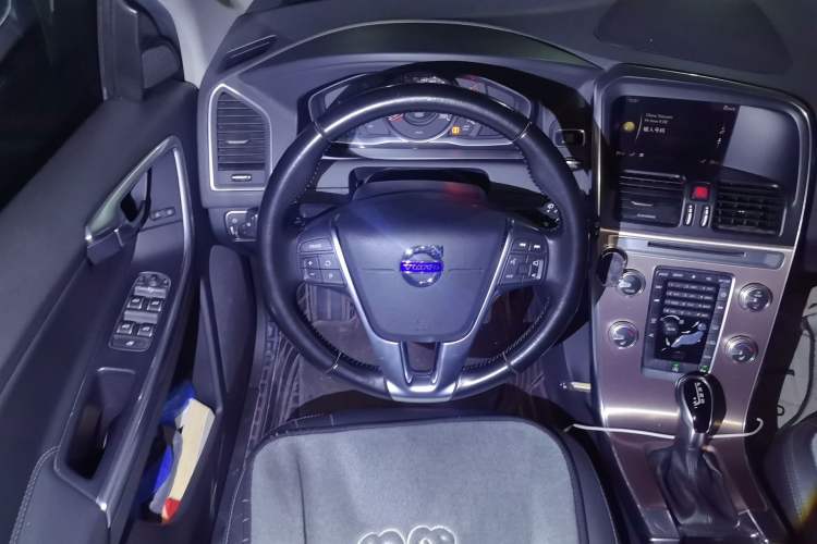 Used Volvo XC60 2017 T5 Smart Upgrade Edition Steering Wheel